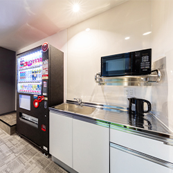 自販機・キッチン|上野のレンタルオフィス|個室・料金・格安「THE BLOOM UENO」